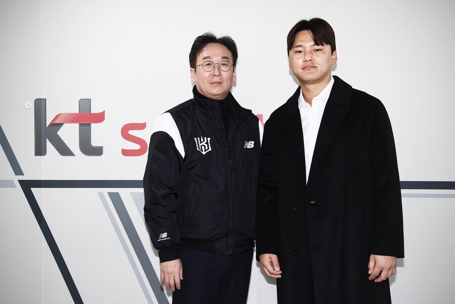 [공식발표] ‘kt 첫 홀드왕’ 주권, kt와 2+2년 최대 16억 계약… 2024 FA 시장 문 닫았다