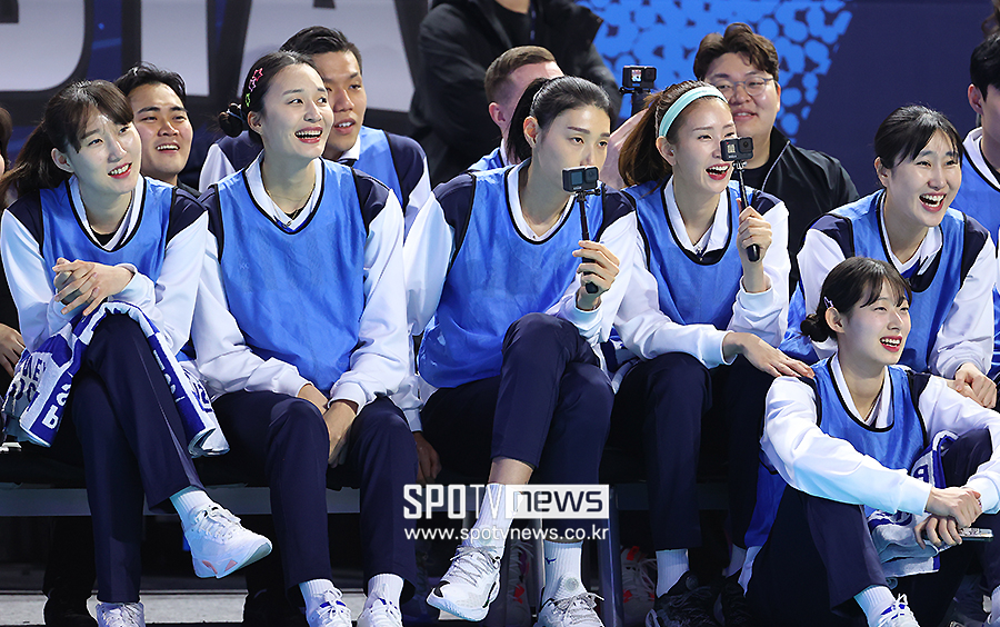 ▲ 박정아 표승주 김연경 김수지 염혜선 최정민 ⓒ곽혜미 기자
