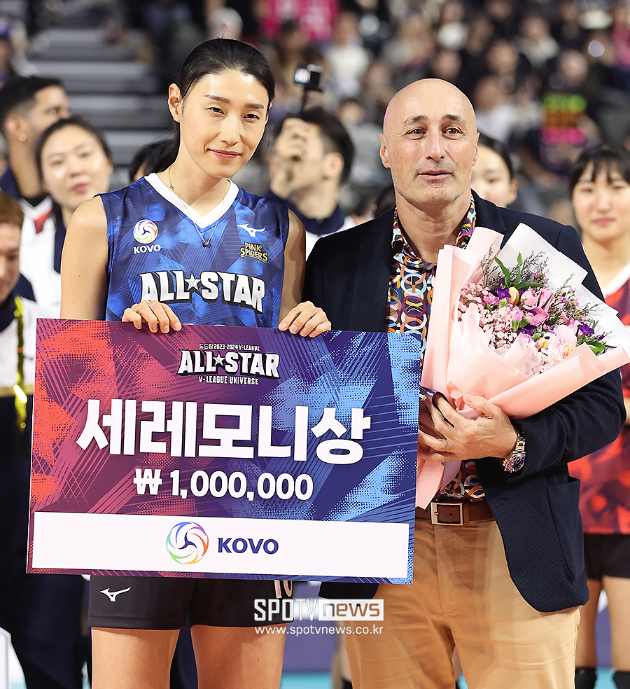 ▲ 김연경 아본단자 감독 ⓒ곽혜미 기자