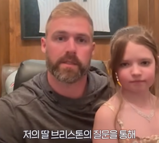 ▲ 딸 브리스톤이 데이비슨을 인터뷰했다. ⓒ NC 다이노스