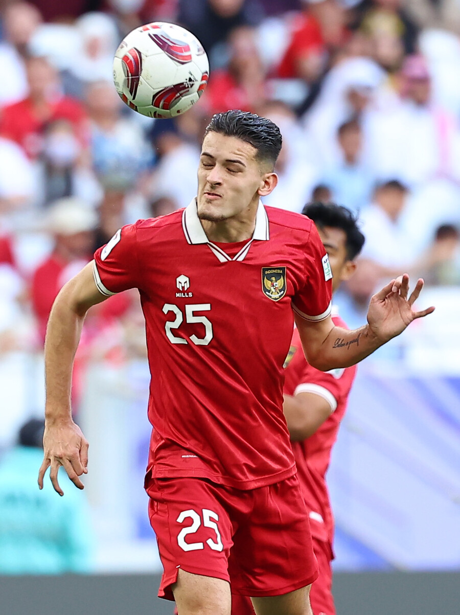 ▲ 인도네시아는 호주를 이기는 이변을 연출할 수 있을까. 울버햄턴 연령별 팀에서 뛰고 있는 수비수 저스틴 후브너(사진 아래)에 대한 기대감이 크다. ⓒ연합뉴스