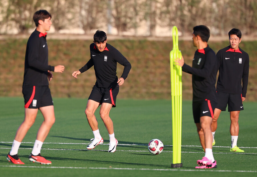 ▲ 몸을 푸는 축구대표팀. ⓒ연합뉴스