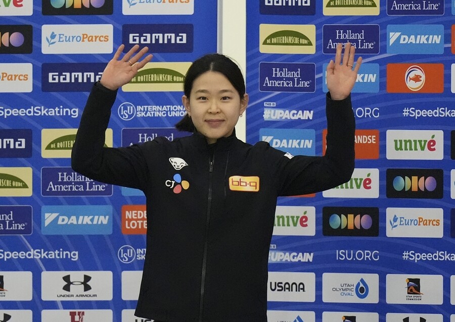 10년 넘은 이상화 기록 깼다! '신 빙속여제' 김민선, WC 1000m 한국 신기록 쾌거