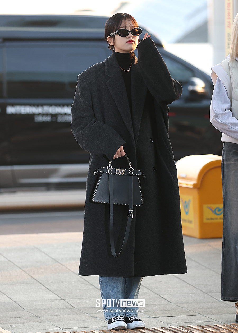[포토S] 안유진, '운동화 신어도 완벽한 비율'
