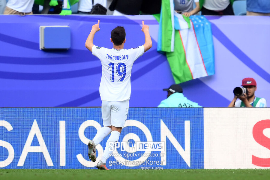[아시안컵] '카타르 나와' 우즈벡, 태국에 2-1 승리…8강 진출 확정