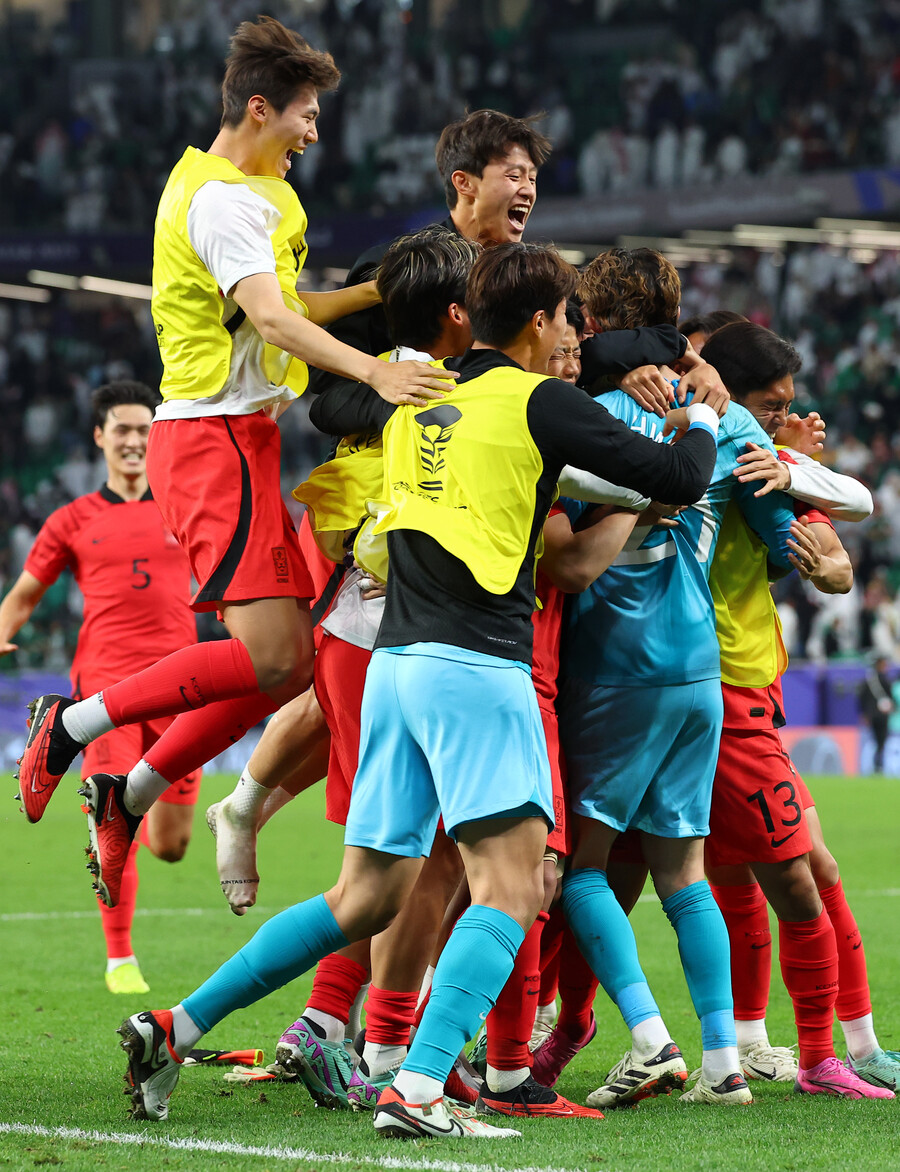 ▲ 축구대표팀이 조규성의 극적 동점골과 승부차기에서 조현우의 선방쇼로 웃었다. 조규성의 동점골에는 김태환의 재치 넘치는 왼발 크로스가 시작점이었다. ⓒ연합뉴스