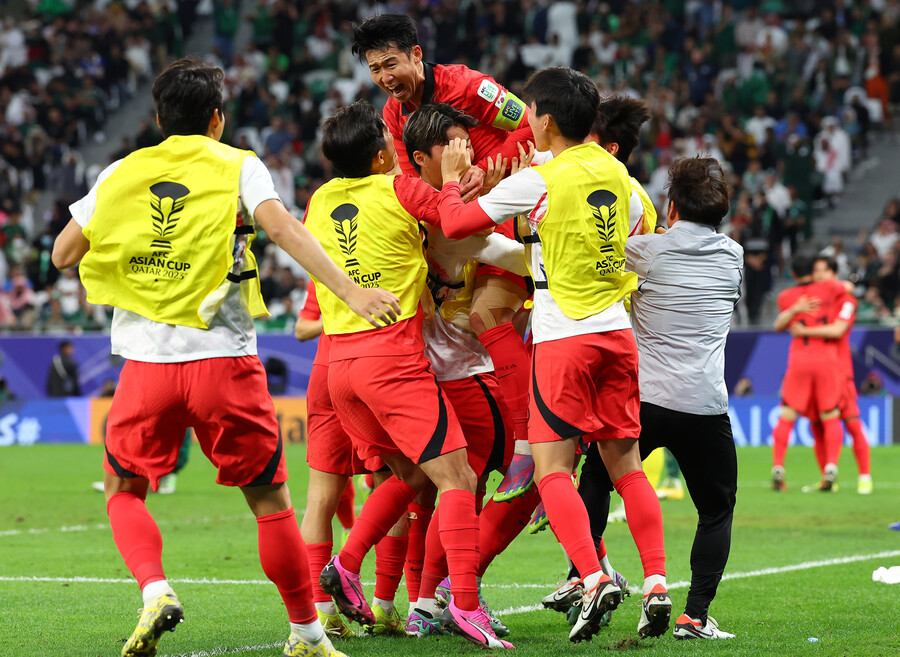 ▲ 축구대표팀이 조규성의 극적 동점골과 승부차기에서 조현우의 선방쇼로 웃었다. 조규성의 동점골에는 김태환의 재치 넘치는 왼발 크로스가 시작점이었다. ⓒ연합뉴스