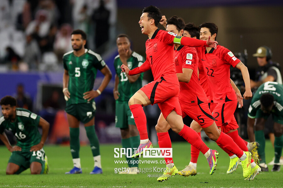 ▲ 손흥민은 31일(한국시간) 카타르 알 라이안 에듀케이션시티 스타디움에서 열린 2023 아시아축구연맹(AFC) 카타르 아시안컵 16강전 사우디아라비아와 경기에서 120분 풀타임을 소화했다.