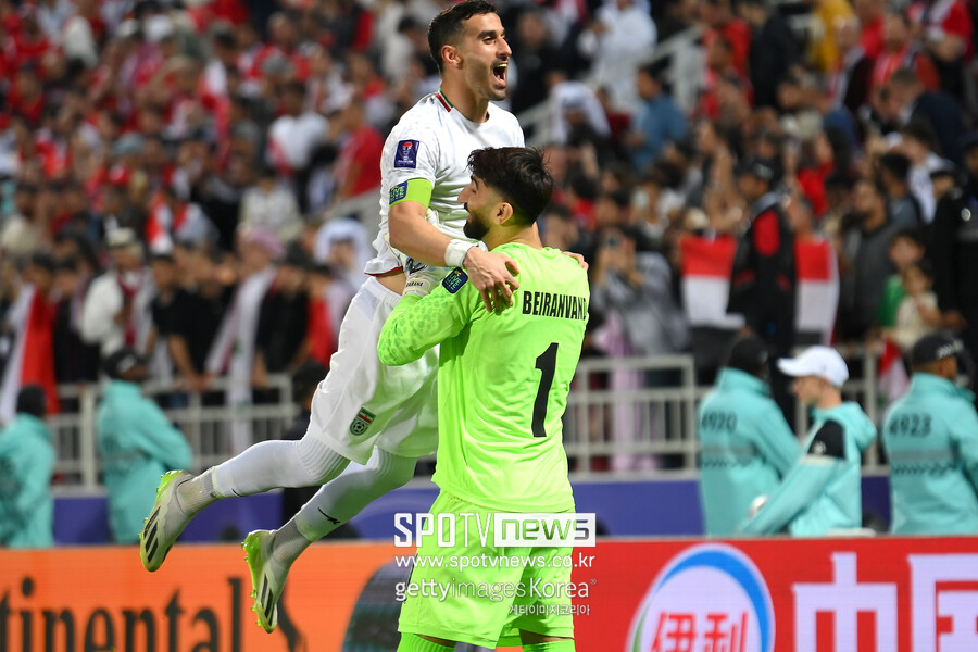 ▲ 이란은 1일 (한국시간) 카타르 도하 칼리파 스타디움에서 열린 2023 아시아축구연맹(AFC) 카타르 아시안컵 16강전에서 시리아와 연장 120분까지 1-1로 승패를 가리지 못한 뒤 승부차기에서 5-3으로 이겼다.