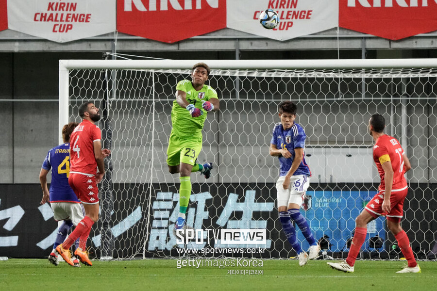▲ 벨기에 클럽 신트 트라위던이 일본 축구대표팀 주전 골키퍼 스즈키 자이온을 완전 영입했다. 스즈키는 현재 2023 AFC 아시안컵에 출전하고 있다.