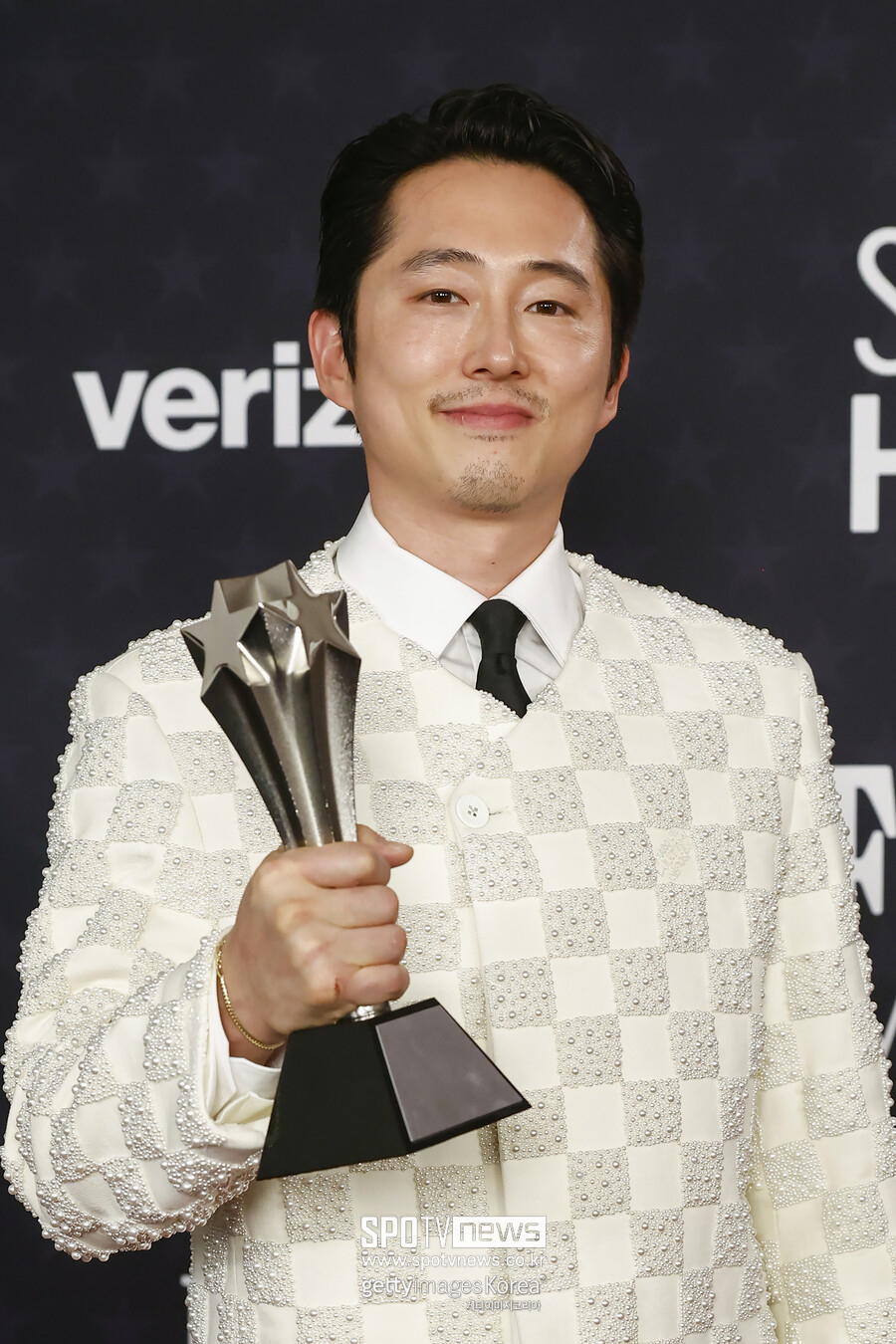 '성난사람들' 스티븐 연 "에미상 수상 '예상' 아닌 '희망'했다, 관심에 깊은 감사"