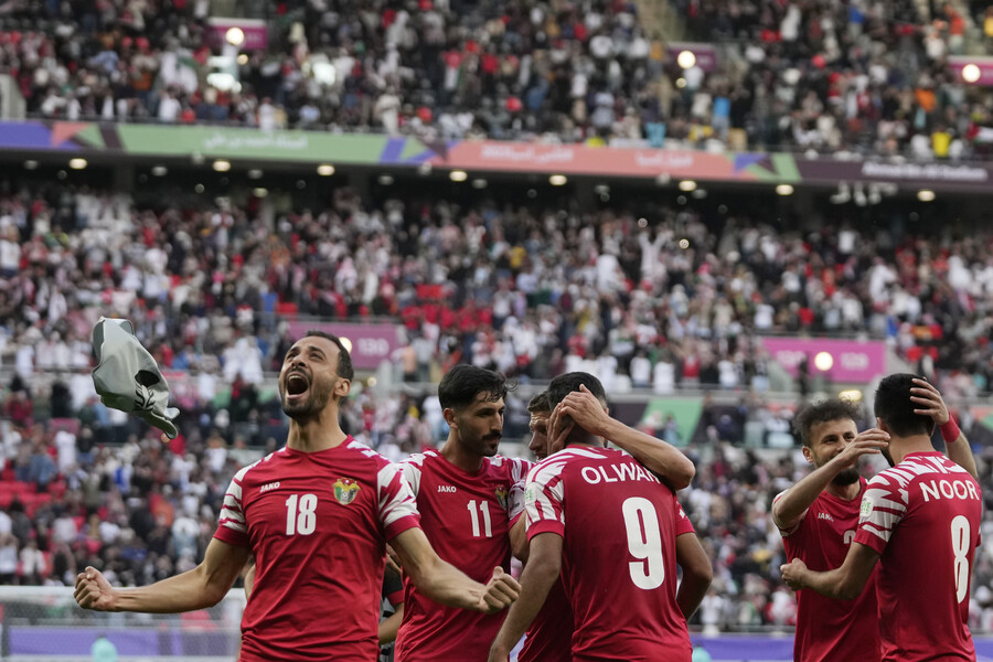 ▲ 타지키스탄을 1-0으로 꺾고 2023 카타르 아시안컵 4강에 오른 요르단. ⓒ연합뉴스/REUTERS/AP