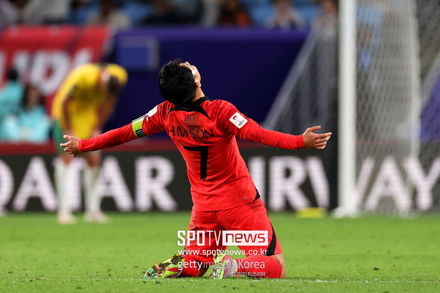 ▲ 축구대표팀 주장 손흥민이 호주전에서 페널티킥 유도와 프리킥 골을 만들며 한국을 아시안컵 4강으로 인도했다.