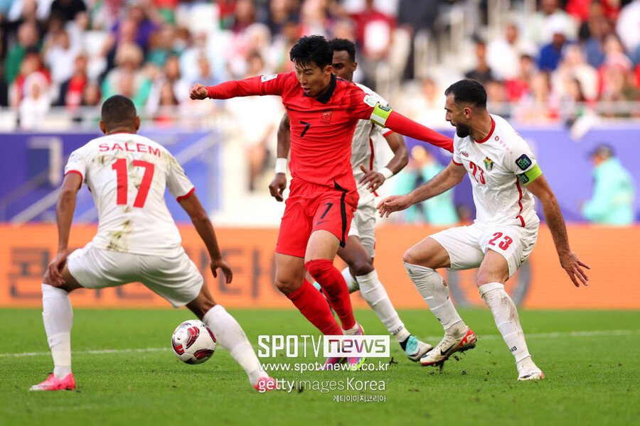 ▲ 위르겐 클린스만 감독이 이끄는 대한민국 축구대표팀은 3일 오전 0시 30분 (이하 한국시간) 카타르 알 와크라 알 자누브 스타디움에서 열린 2023 아시아축구연맹(AFC) 아시안컵 8강전에서 호주를 2-1로 제압했다. 4강 상대는 조별리그에서 만났던 요르단이다.