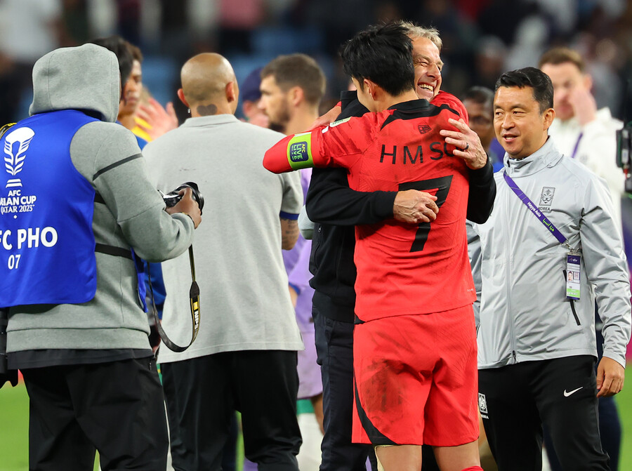 ▲ 위르겐 클린스만 축구대표팀 감독과 주장 손흥민. ⓒ연합뉴스