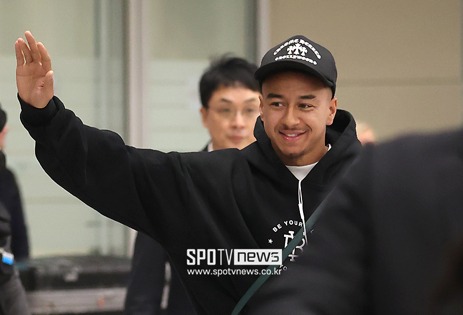 ▲ 프로축구 FC서울 입단을 준비하는 잉글랜드 국가대표 출신 제시 린가드가 5일 오후 인천국제공항을 통해 입국했다. 린가드는 노팅엄포레스트와 계약이 끝나고 현재 자유계약신분으로 풀려 있다. ⓒ곽혜미 기자