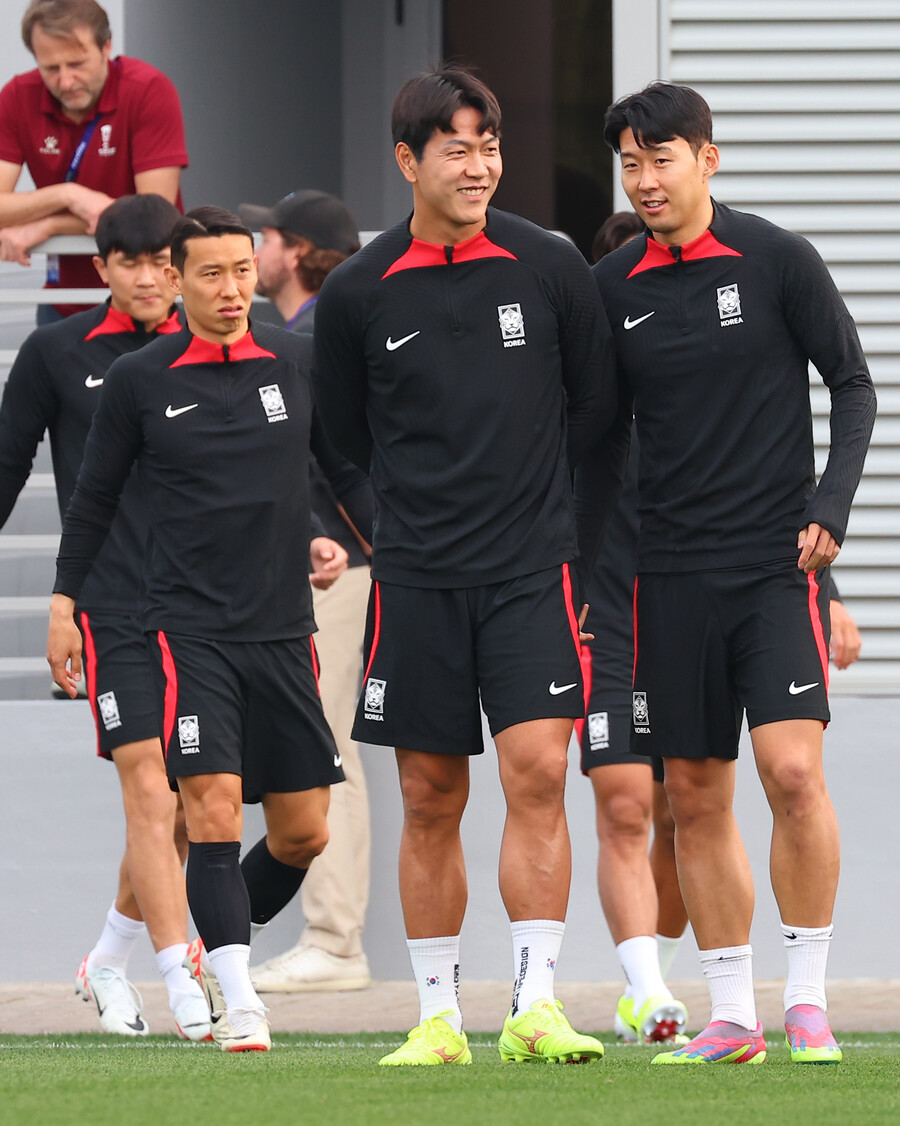 ▲ 한국은 7일 오전 0시(한국시간) 카타르 알 라이안 아흐메드 빈 알리 스타디움에서 2023 아시아축구연맹(AFC) 아시안컵 4강전을 치른다. 결승전 티켓을 놓고 겨룰 상대는 조별리그에서 만났던 복병 요르단이다. 훈련장 분위기는 어느 때보다 밝았다 ⓒ연합뉴스