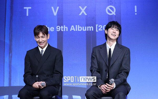 ▲ 동방신기가 아시아 투어 지역을 추가해 더 많은 글로벌 팬들을 만나게 된다. 사진은 지난해 12월 9집 발표 기자 간담회를 갖는 모습. 곽혜미 기자