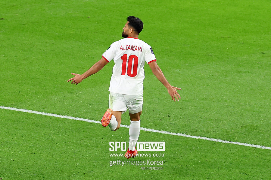 ▲ 위르겐 클린스만 감독이 이끄는 한국 축구대표팀은 7일 오전 0시(한국시간) 카타르 알 라이얀의 아흐메드 빈 알리 스타디움에서 열린 아시아축구연맹(AFC) 2023 아시안컵 4강에서 요르단에 0-2로 무릎을 꿇었다. 후반 8분 요르단 야잔 알 나이마트에게 내준 선제골을 극복하지 못했다.