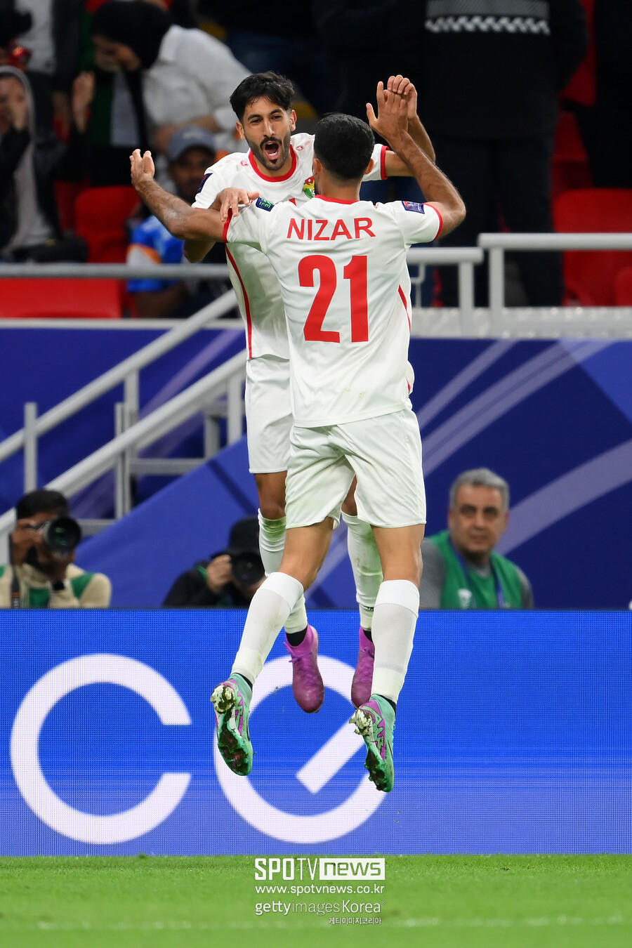 ▲ 위르겐 클린스만 감독이 이끄는 한국 축구대표팀은 7일 오전 0시(한국시간) 카타르 알 라이얀의 아흐메드 빈 알리 스타디움에서 열린 아시아축구연맹(AFC) 2023 아시안컵 4강에서 요르단에 0-2로 무릎을 꿇었다. 후반 8분 요르단 야잔 알 나이마트에게 내준 선제골을 극복하지 못했다.
