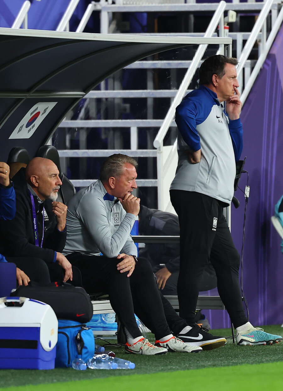 ▲ 요르단에 0-2로 밀리면서 싸늘하게 식어 버린 축구대표팀 벤치. ⓒ연합뉴스