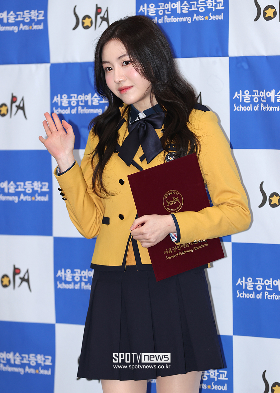 [포토S] 로켓펀치 다현, '서공예 졸업했어요!'
