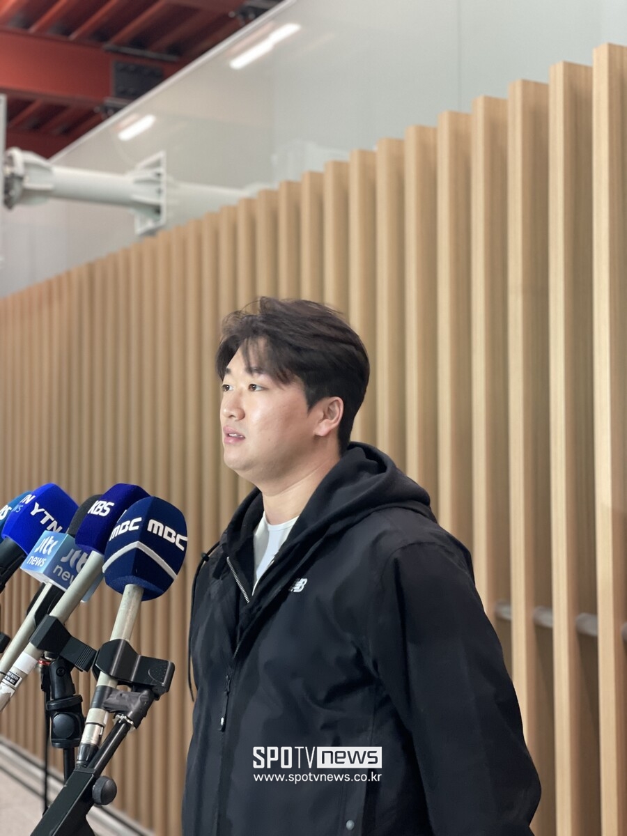 ▲ 인터뷰 중인 고우석. ⓒ 신원철 기자
