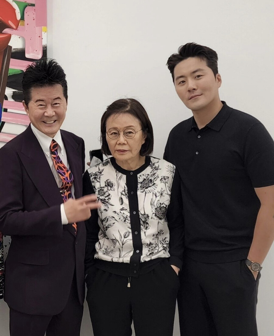 태진아, 옥경이·이루와 화목한 가족사진 공개 "항상 꽃길만 가세요"