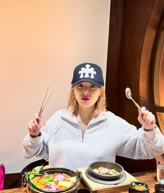 현아, ♥용준형과 '럽스타그램'인가…설 연휴 미소에 사랑 넘치네