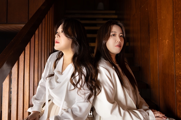 ▲ 이영현과 박민혜가 14일 듀엣곡 '사랑한다 말할 걸'을 발표한다. 애절한 분위기를 풍기는 두 사람의 모습이 곡의 분위기를 짐작케 한다. 제공|에이치오 이엔티