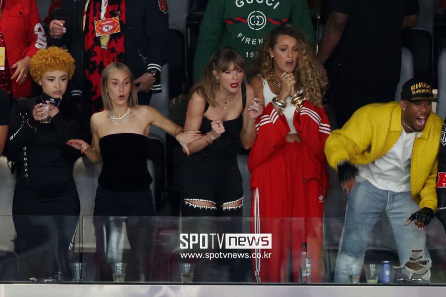 ▲ 슈퍼볼을 관람하는 테일러 스위프트.  ⓒgettyimages