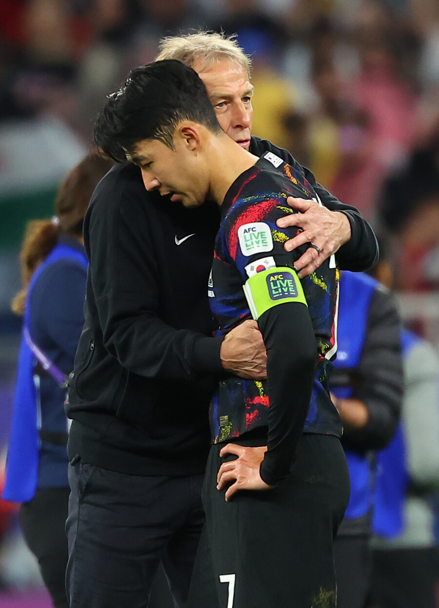 ▲ 손흥민은 지난 한 달 동안 토트넘을 떠나 클린스만호에서 모든 걸 불태웠다. 2023 아시아축구연맹(AFC) 카타르 아시안컵에서 한국 축구의 우승을 목표로 했으나 실패했다. ⓒ 연합뉴스