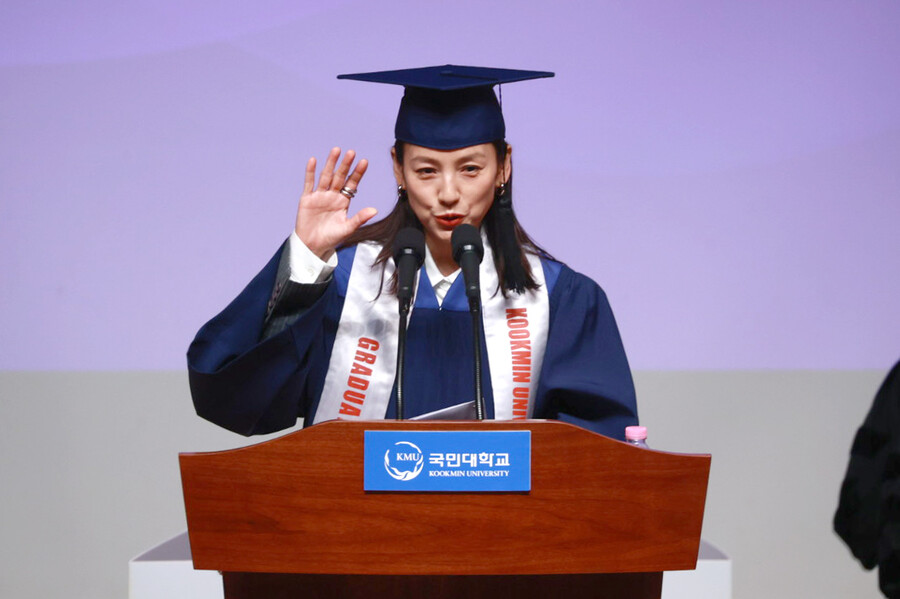 "그만 떠들고 노래 한곡…인생=독고다이" 이효리, 졸업식을 뒤집어놨다[종합]