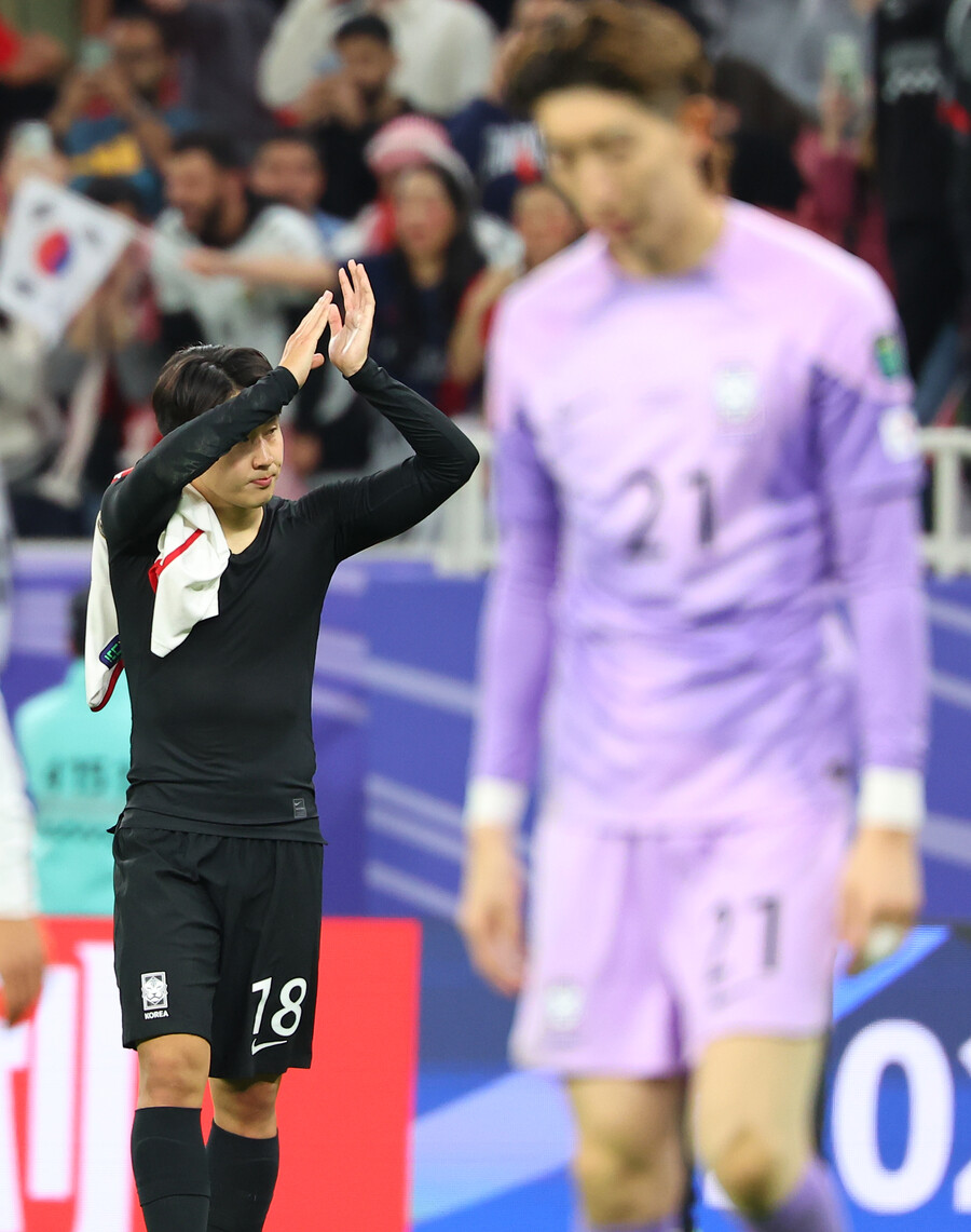 ▲ 이강인은 14일 자신의 사회관계망서비스(SNS)를 통해 "언제나 대표팀을 응원해주시는 축구팬들께 큰 실망을 드렸다. 정말 죄송하다. 앞장서서 형들의 말을 잘 따라야했는데 축구 팬들에게 좋지 못한 모습을 보여드리게 됐다. 저에게 실망하셨을 많은 분들께 사과드린다. 저에게 보내주시는 관심과 기대를 잘 알고 있다. 앞으로는 더 좋은 선수, 보다 더 좋은 사람이 되도록 노력하겠다"라고 알렸다 ⓒ연합뉴스