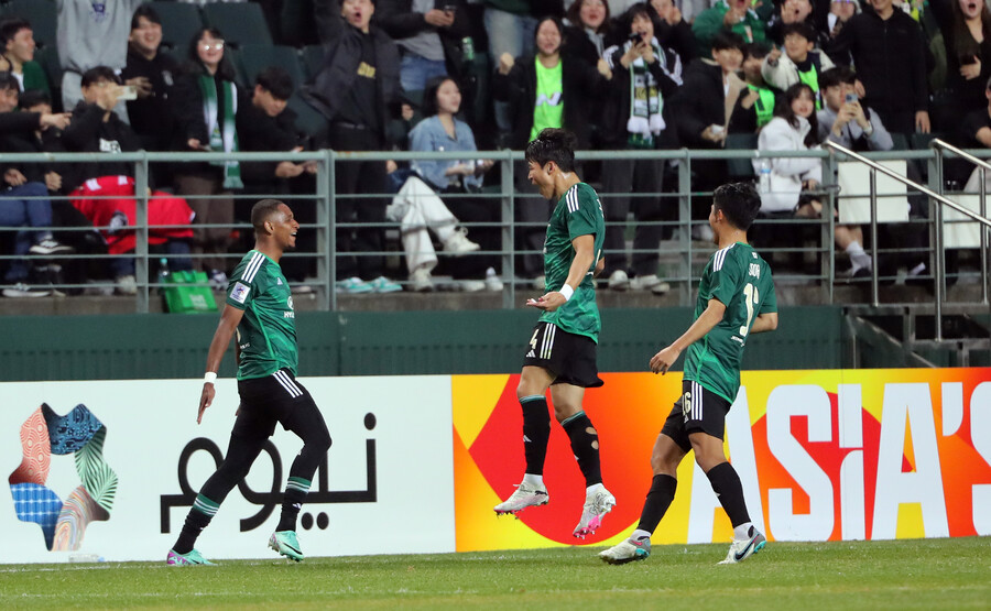 [현장 REVIEW] 에르난데스-안현범 연속골 폭발! 전북 ACL 16강 1차전서 포항 2-0 제압..8강 '청신호'