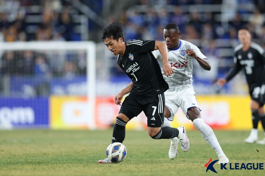 ▲ 울산은 15일 오후 7시 울산문수경기장에서 열린 2023-24시즌 아시아축구연맹(AFC) 챔피언스리그 16강 1차전에서 일본 팀 반포레 고후와 만나 완벽하게 이겼다 ⓒ한국프로축구연맹