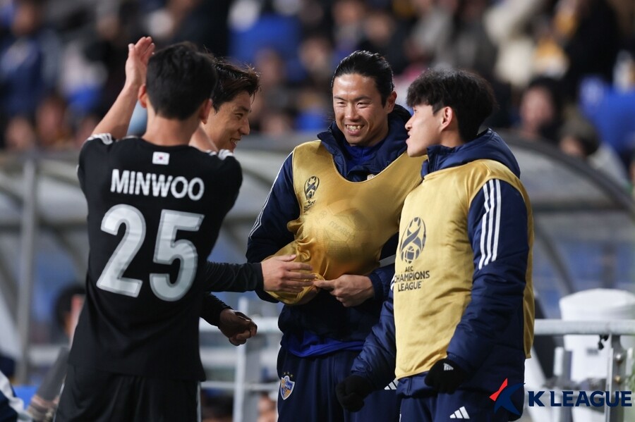 ▲ 울산은 15일 오후 7시 울산문수경기장에서 열린 2023-24시즌 아시아축구연맹(AFC) 챔피언스리그 16강 1차전에서 일본 팀 반포레 고후와 만나 완벽하게 이겼다 ⓒ한국프로축구연맹