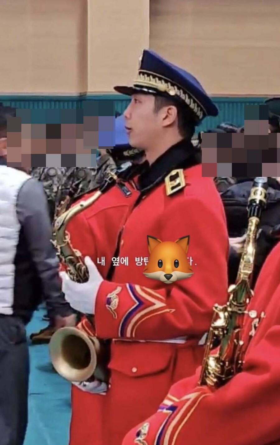 방탄소년단 RM, 군악대 됐다…빨간 제복+색소폰 장착 "배움의 장"[종합]