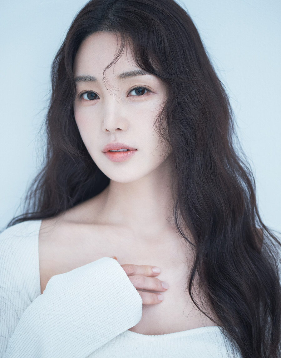 남규리, 13년 만에 본업 복귀…22일 '헤일로' 발매