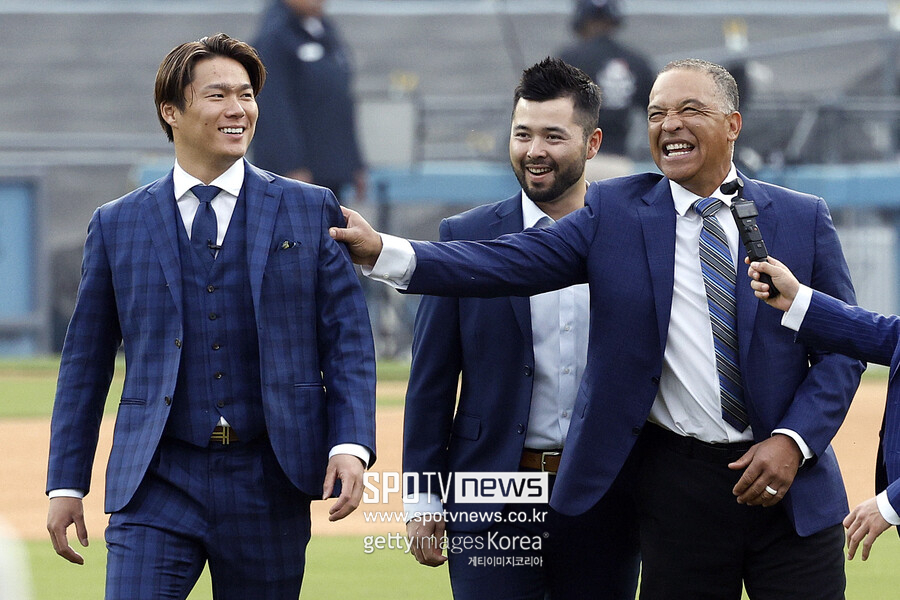 '20초 침묵' 로버츠 감독이 할 말을 잃었다…야마모토 라이브 충격의 28구, 다저스가 감동했다