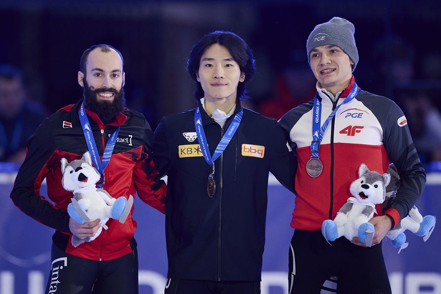 '새로운 단거리 제왕 탄생' 서이라, 쇼트트랙 500m 금메달…"한국 선수들도 할 수 있어"