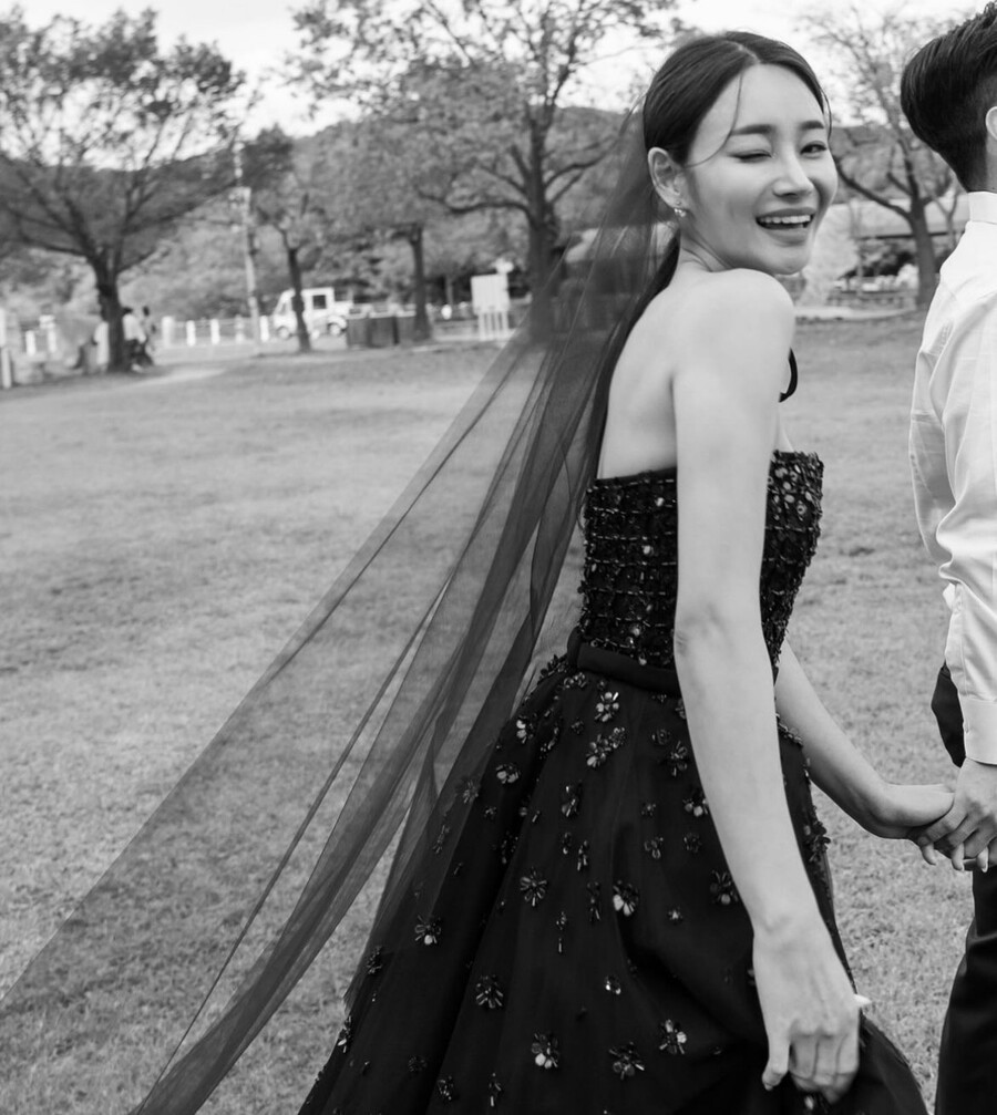 AOA 첫 유부녀 탄생…혜정·찬미, 유나♥강정훈 결혼식 참석 "우리 언니 잘가"