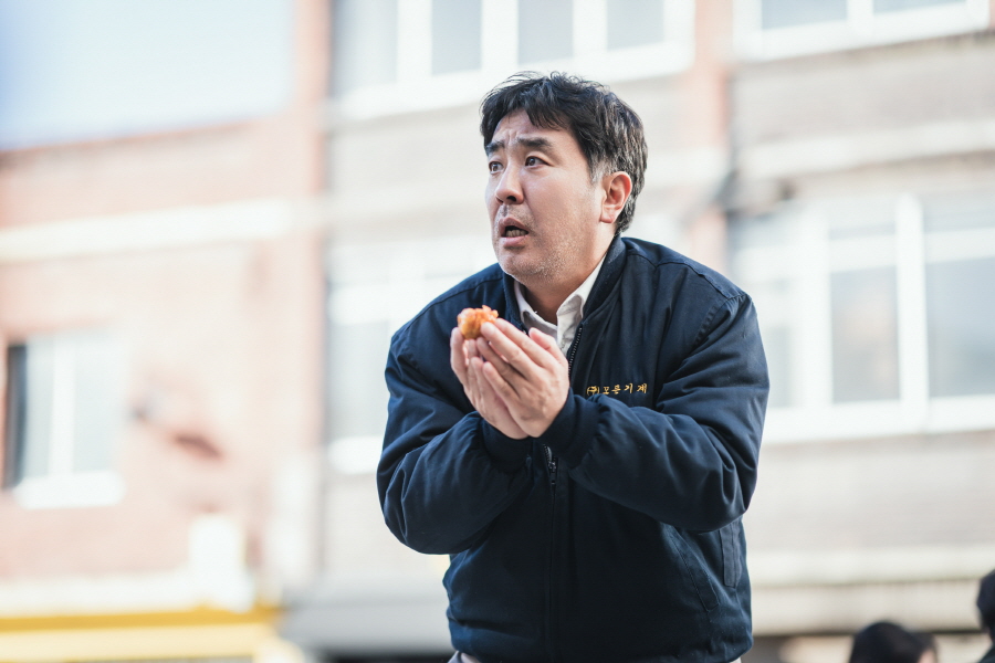 류승룡, 딸 김유정과 애지중지 투샷…볼수록 똑 닮은 눈망울('닭강정')