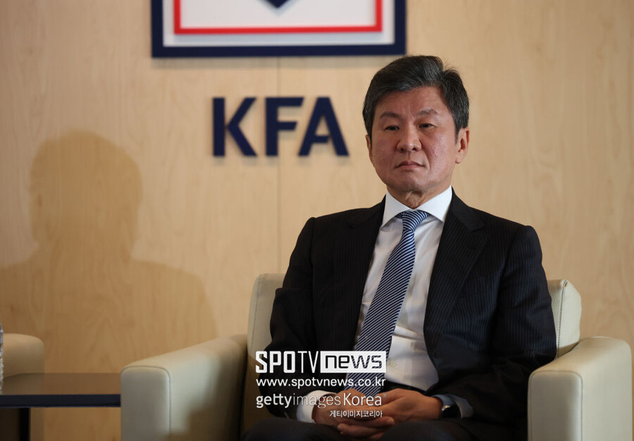▲ 향후 코칭 스태프 구성이나 선수 관리에 대한 시스템을 정비하는 등, 유사한 상황이 다시는 일어나지 않도록 다양한 당부를 구하고싶다. 이번 대회 관련해 대표팀을 열렬히 응원해주신 국민 여러분께 실망을 드리고 염려를 끼쳐드린 점 다시 한번 사과의 말씀을 드린다”라고 전했다.