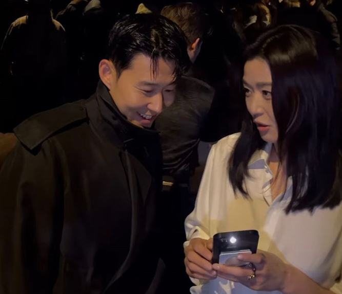 ▲ 버버리 행사장에서 전지현을 만난 손흥민  ⓒ버버리
