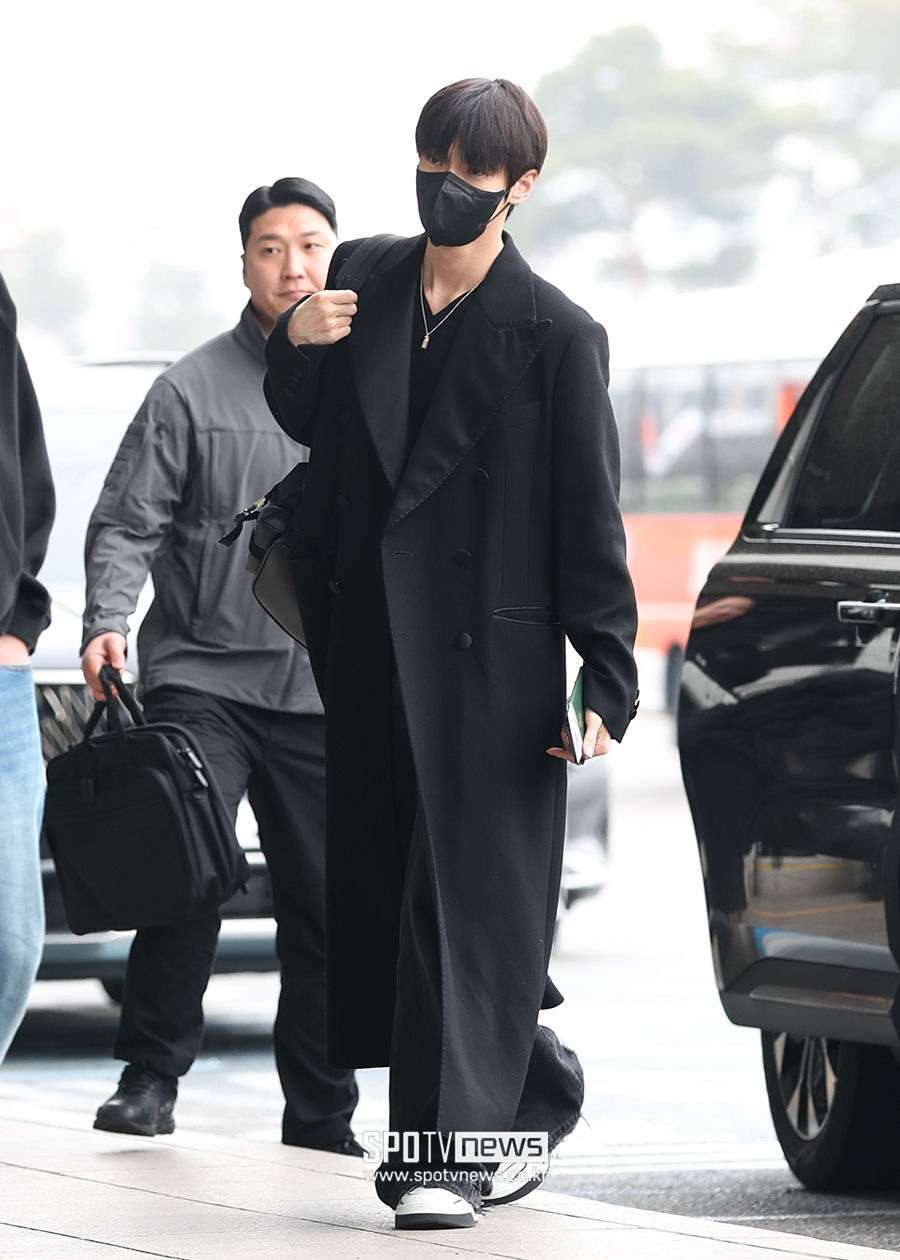[포토S] NCT127 도영, 올블랙 패션