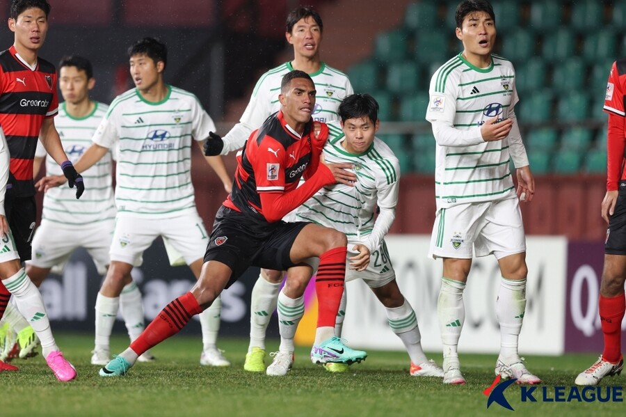 ▲ 전북 현대가 포항 스틸러스와 ACL 16강 2차전에서 1-1로 비기며 1, 2차전 합계 1승1무(3-1)로 8강에 올랐다. ⓒ한국프로축구연맹
