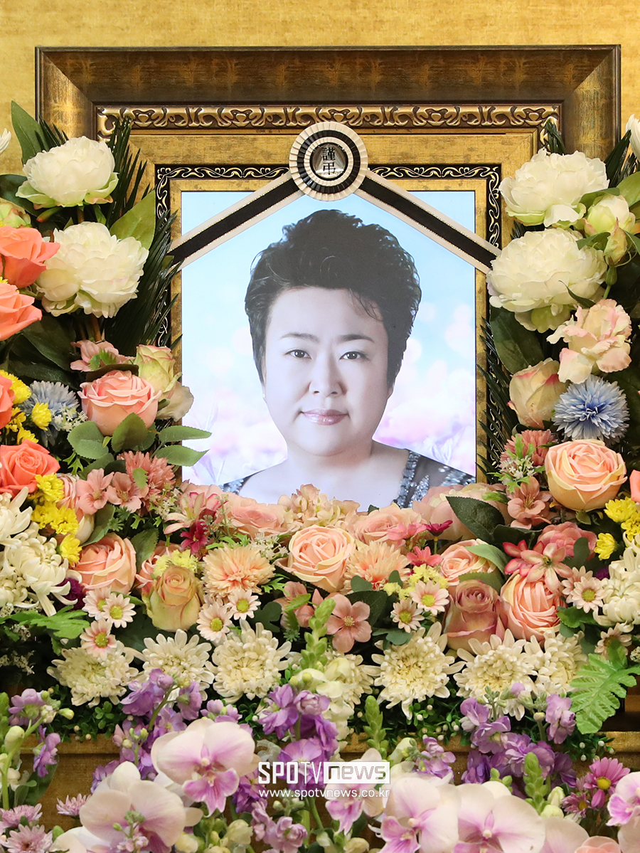 영정 속 건강했던 그 모습…방실이, 17년 뇌경색 투병 끝 별세[이슈S]
