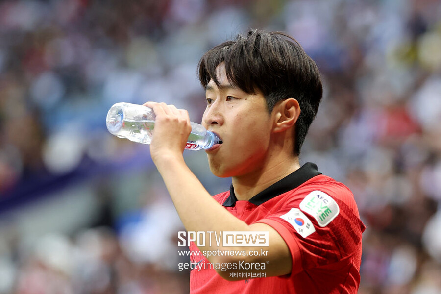 ▲ 이강인은 “안녕하세요, 이강인입니다. 지난 아시안컵 대회에서, 저의 짧은 생각과 경솔한 행동으로 인해 흥민이 형을 비롯한 팀 전체와 축구 팬 여러분께 큰 실망을 끼쳐드렸습니다. 흥민이 형을 직접 찾아가 진심으로 사과를 드리는게 중요하다 생각하였고 긴 대화를 통해 팀의 주장으로서의 짊어진 무게를 이해하고 제 자신을 돌아보는 시간을 가졌습니다. 런던으로 찾아간 저를 흔쾌히 반겨주시고 응해주신 흥민이 형께 이 글을 통해 다시 한번 감사드립니다”라며 손흥민을 직접 찾아가 사과의 뜻을 건넨 것으로 알려졌다.