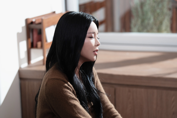 ▲ 25일 발표되는 홍진영 신곡 '봄' 라이브 클립 비하인드 영상. 제공|아이엠에이치엔터테인먼트
